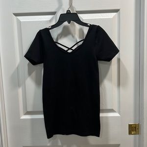 Fitted short sleeve workout shirt. Lots of stretch